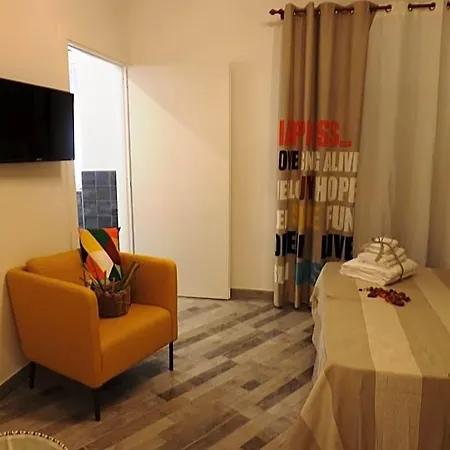 Bed and Breakfast Domus Alma Νάπολη