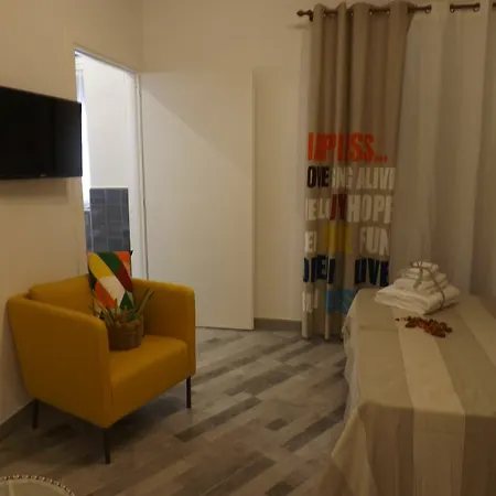 Domus Alma Bed and Breakfast Νάπολη