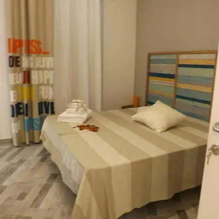 Domus Alma Bed and Breakfast Νάπολη