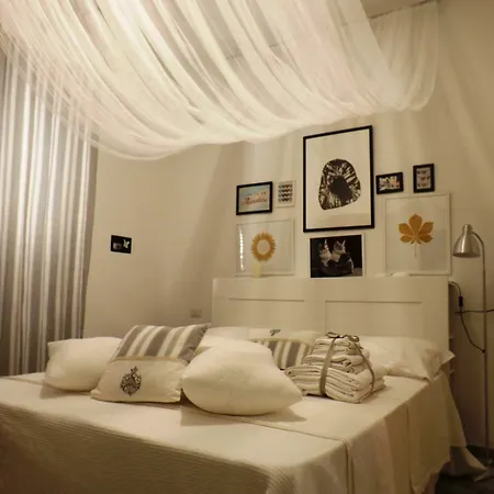 Domus Alma Bed and Breakfast Νάπολη
